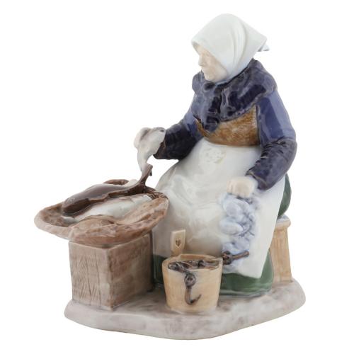  'Porcelain figure “Fish saleswoman”'